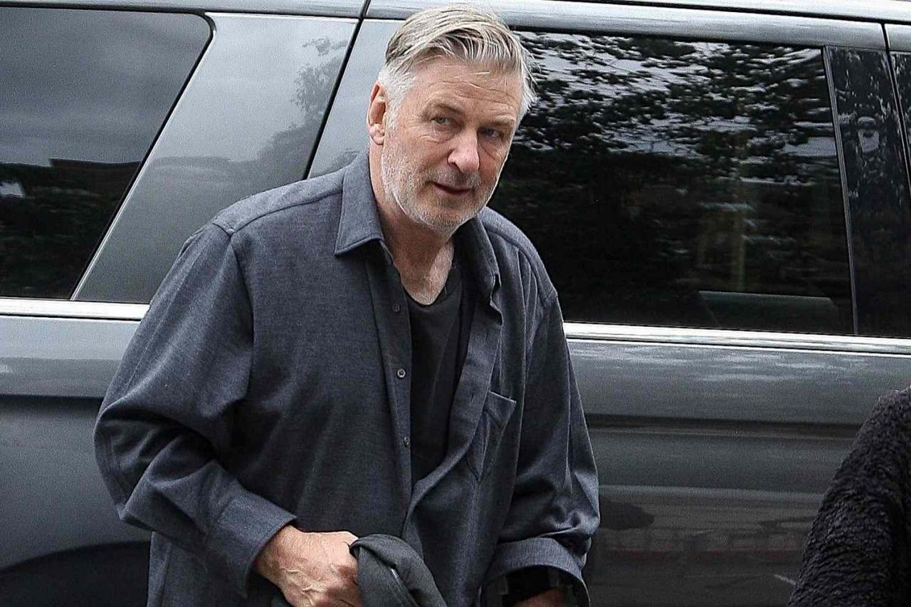 Alec Baldwin Steps Out with Cane in First Sighting Since Hip Surgery