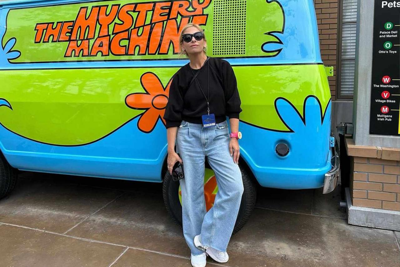 Sarah Michelle Gellar Reunites with Her Scooby-Doo Van at Universal Studios Hollywood: ‘New (Old) Whip’