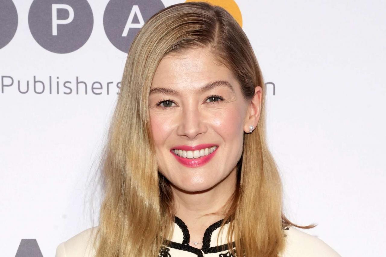Rosamund Pike Says ‘We’re All Being Conned by the Wellness Industry’, Shades Gwyneth Paltrow’s Goop